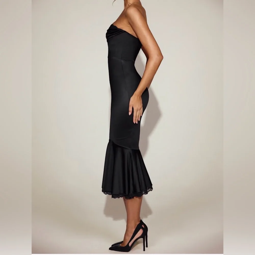 Oh Polly Belsa Lace-Trim Bandeau Midaxi Dress in Black. - Picture 4 of 11